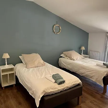 Longere Bressane. Holiday home Domsure